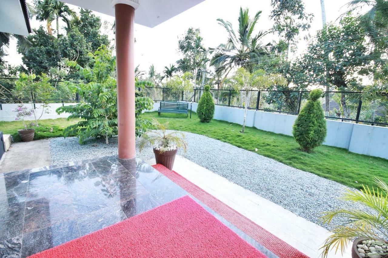Three Roots Holiday Home Resort Sultan Bathery Exterior foto